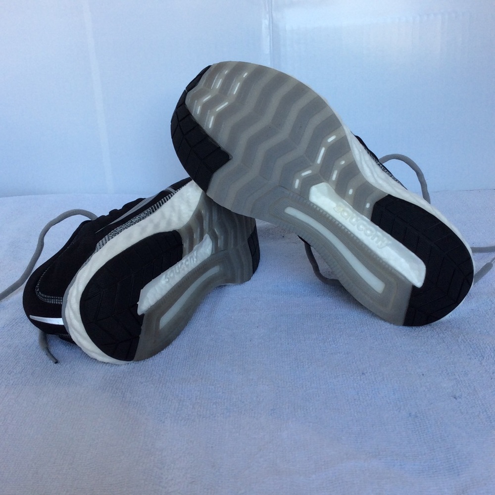 Saucony, negros con gris talla 9.5